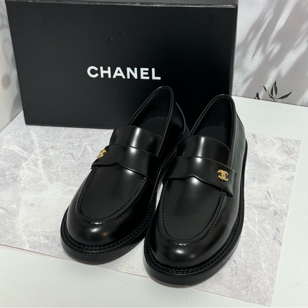 Chanel Women's Loafers - Picture 2 of 8